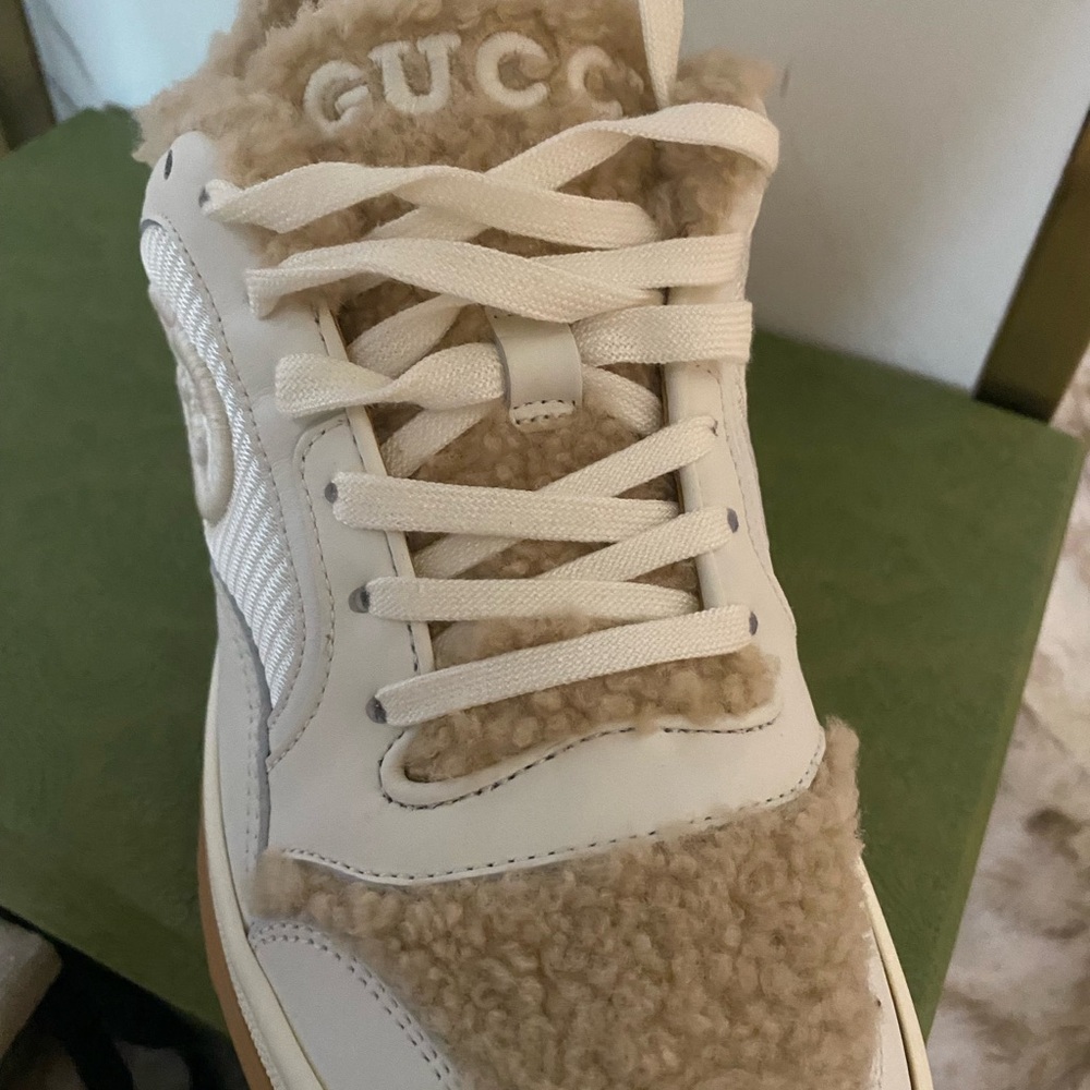 New Women’s Gucci Cream and Tan Fur-Trimmed Sneakers